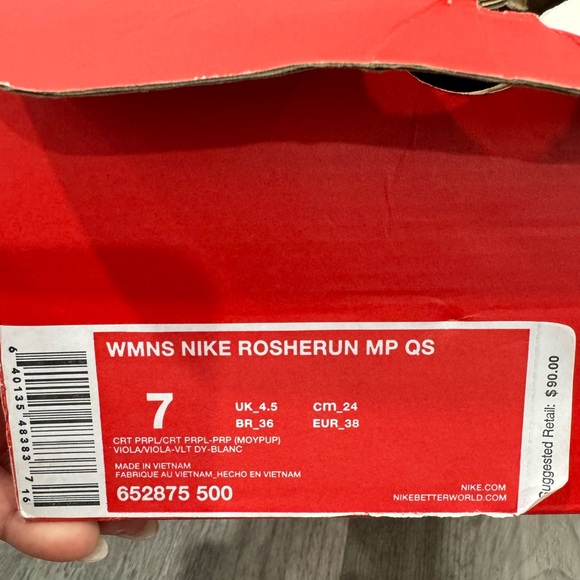 Limited edition women’s Nike Rosherun - Picture 2 of 4